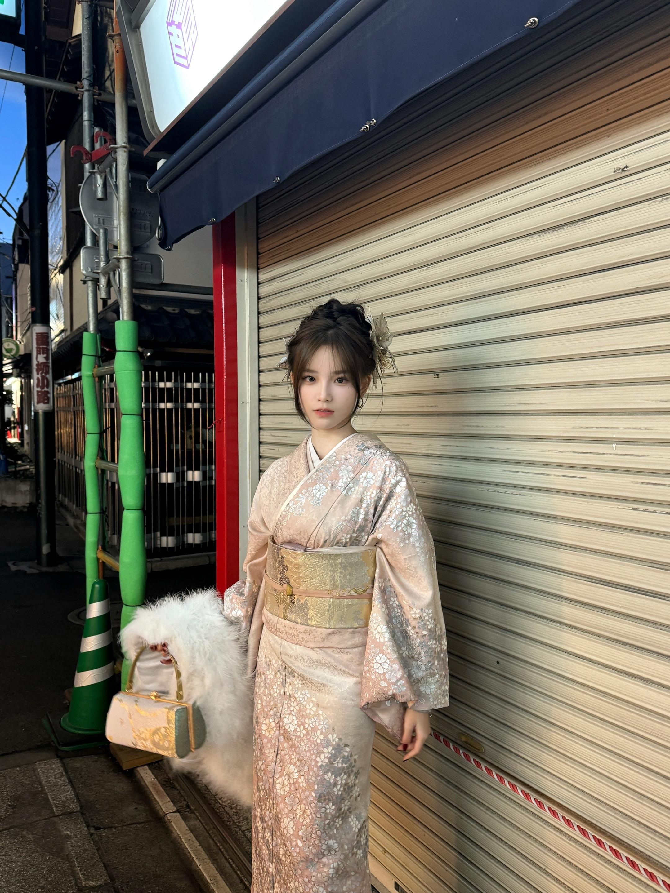 浅草寺。穿孙子衣服