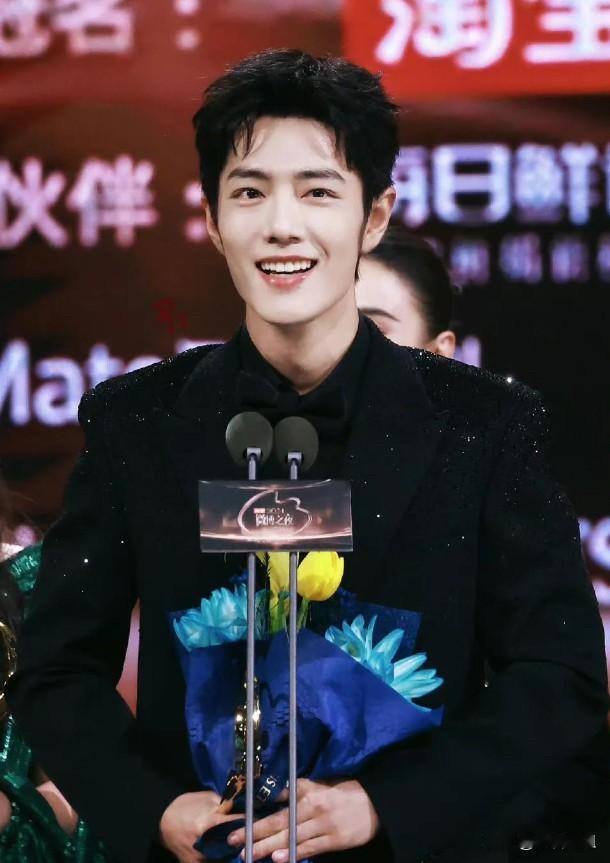 为什么肖战能断层第一？这次真不是光靠粉丝！

今天我算是看明白了——  
金莲花