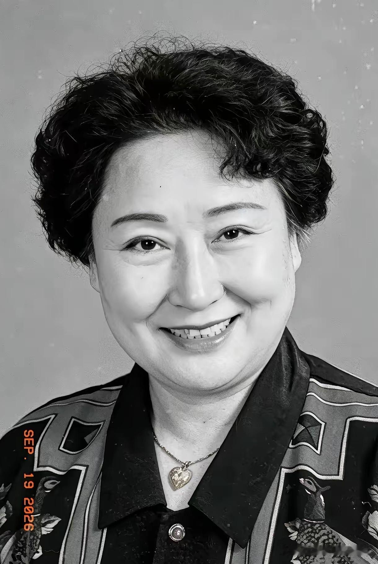 好奇查了一下李爱琴
不查不知道，一查才发现。
这位家喻户晓的秦腔表演艺术家，幼年
