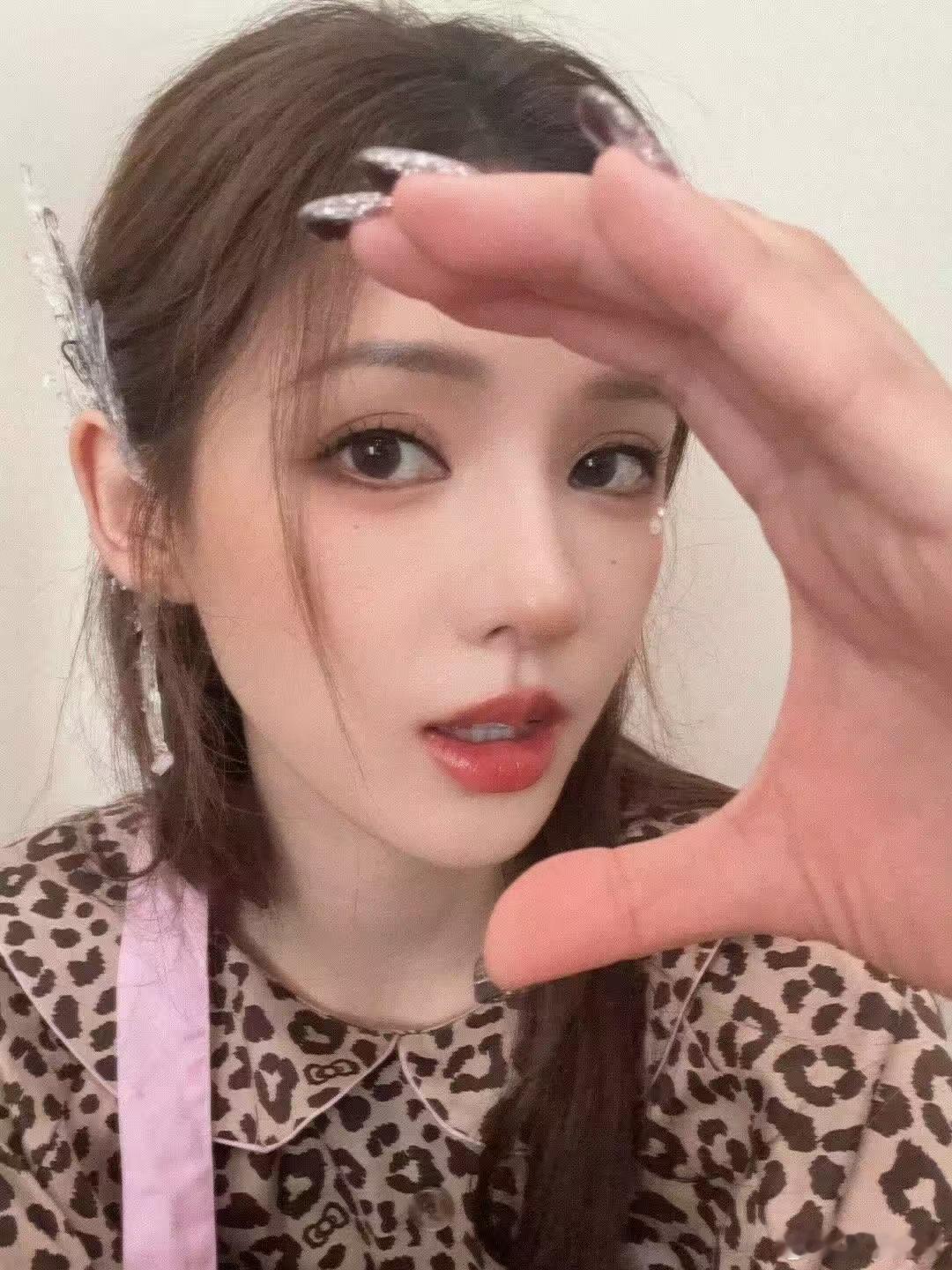 张予曦自拍尽力了张予曦早晚有一天变成自拍大师张予曦早晚有一天变成自拍大师，好看的
