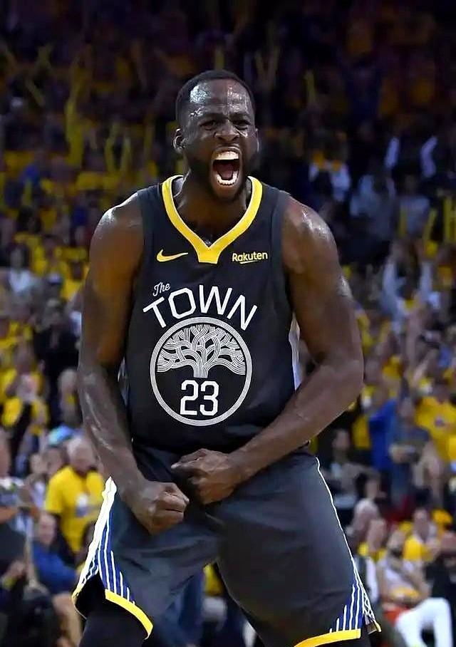 勇士队的核心问题，恰恰出在他们自认的核心身上。
今天看勇士比赛，格林被罚下场那一