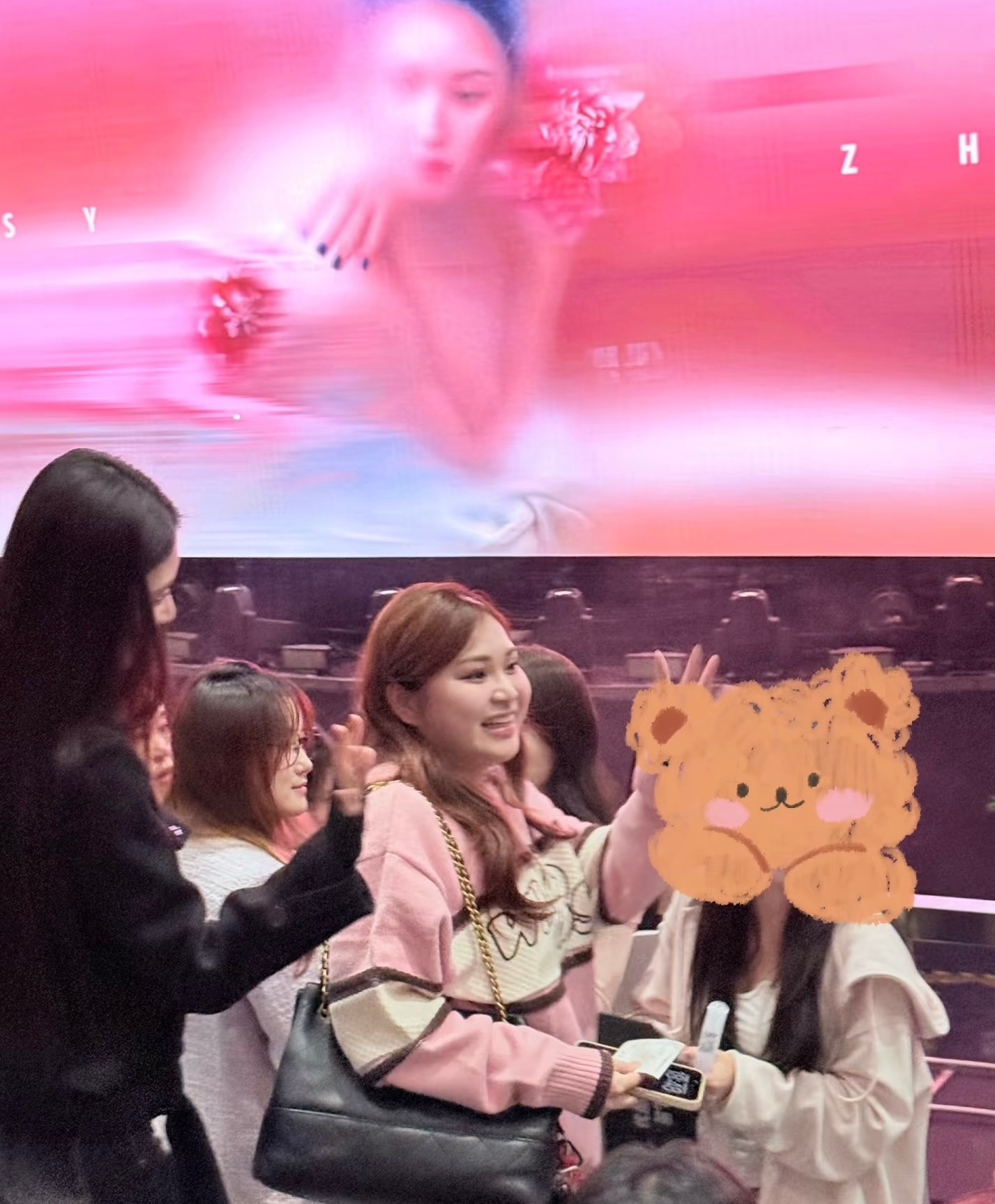 方圆、阿爆、唤俊都去了赵露思的音乐会 ​​​