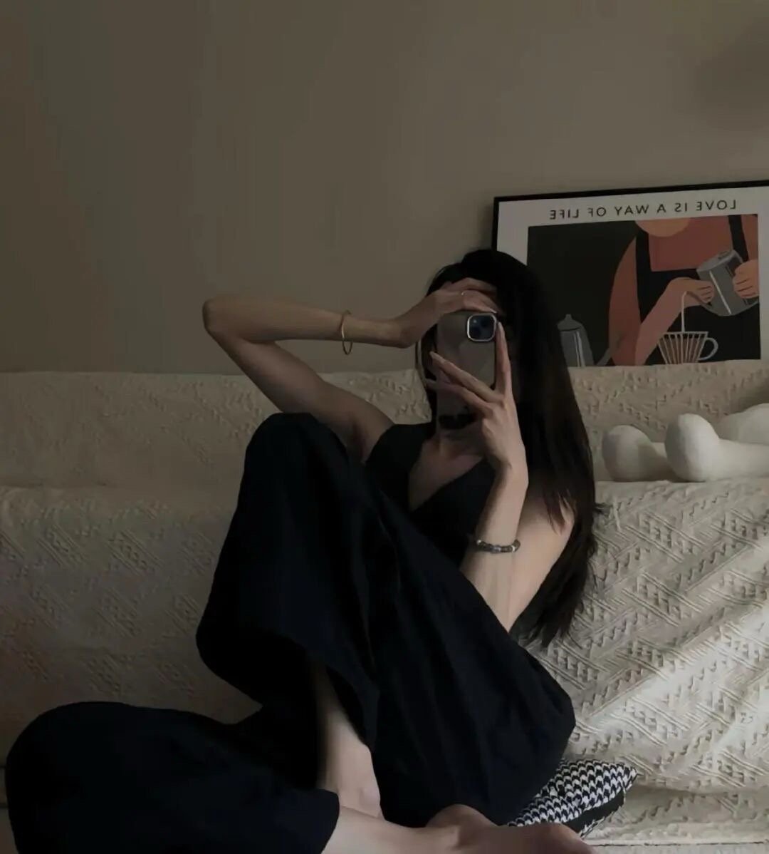 可是爱没有用 不能交房租 水电费 不能填饱肚子 不能在关键时候有救命钱  爱很不