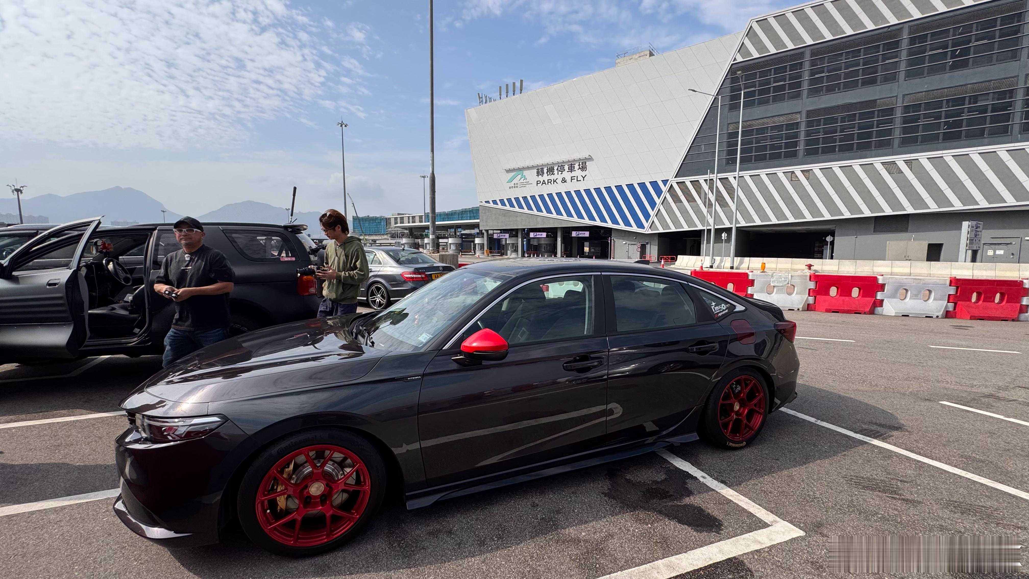 如果平常出差走港珠澳大桥去香港转机这桥费不仅会比走深中通道多一倍关键是机票不太划