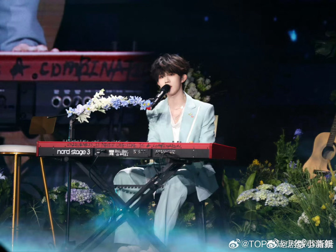 苏新皓我要把这句话说一万遍 这句话从他嘴里说出来，已经够让人感动了。他还说要说一