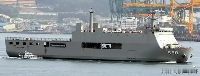 2004年韩国与印尼签订了为印尼海军设计建造4艘船坞登陆舰的合同。该型舰由现代重