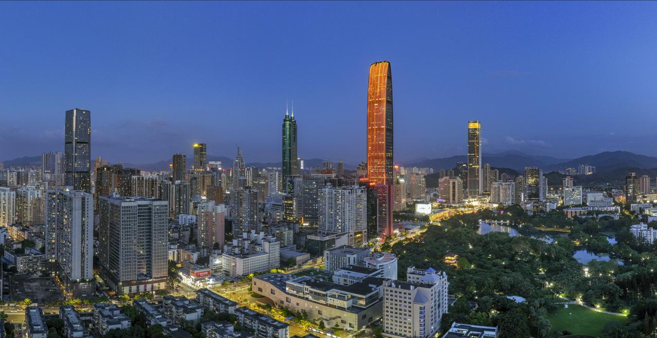 深圳是中国最公平的城市，没有之一。
没有论资排辈，没有地域歧视，没有阶层固化。