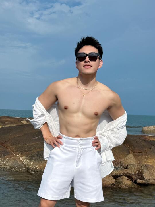 有海的地方，就很快乐！🌊白皮需要阳光☀️