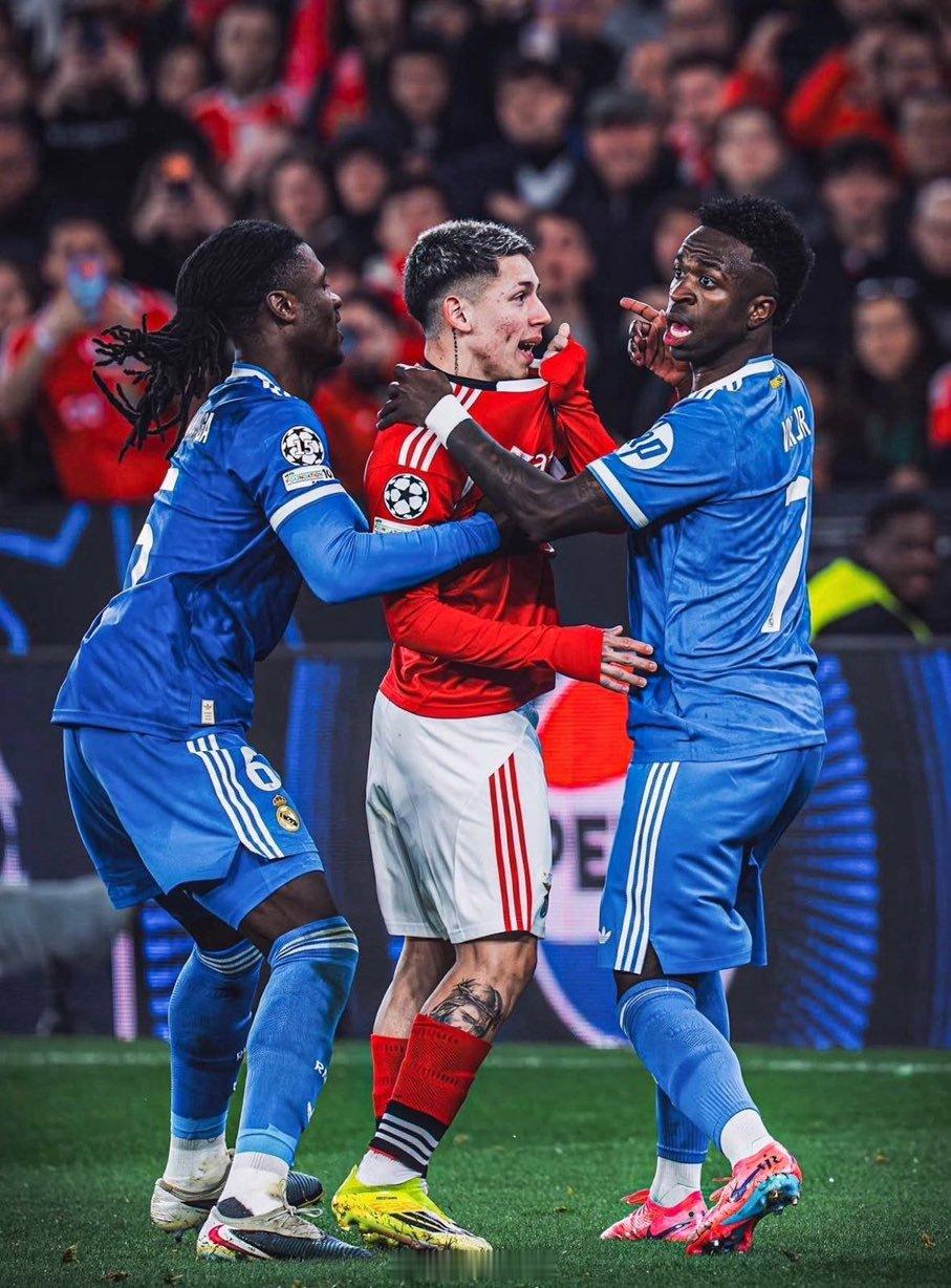 阿根廷球迷俱乐部 欧足联对阿根廷球员🇦🇷詹卢卡·普雷斯蒂亚尼处以 6 场禁赛