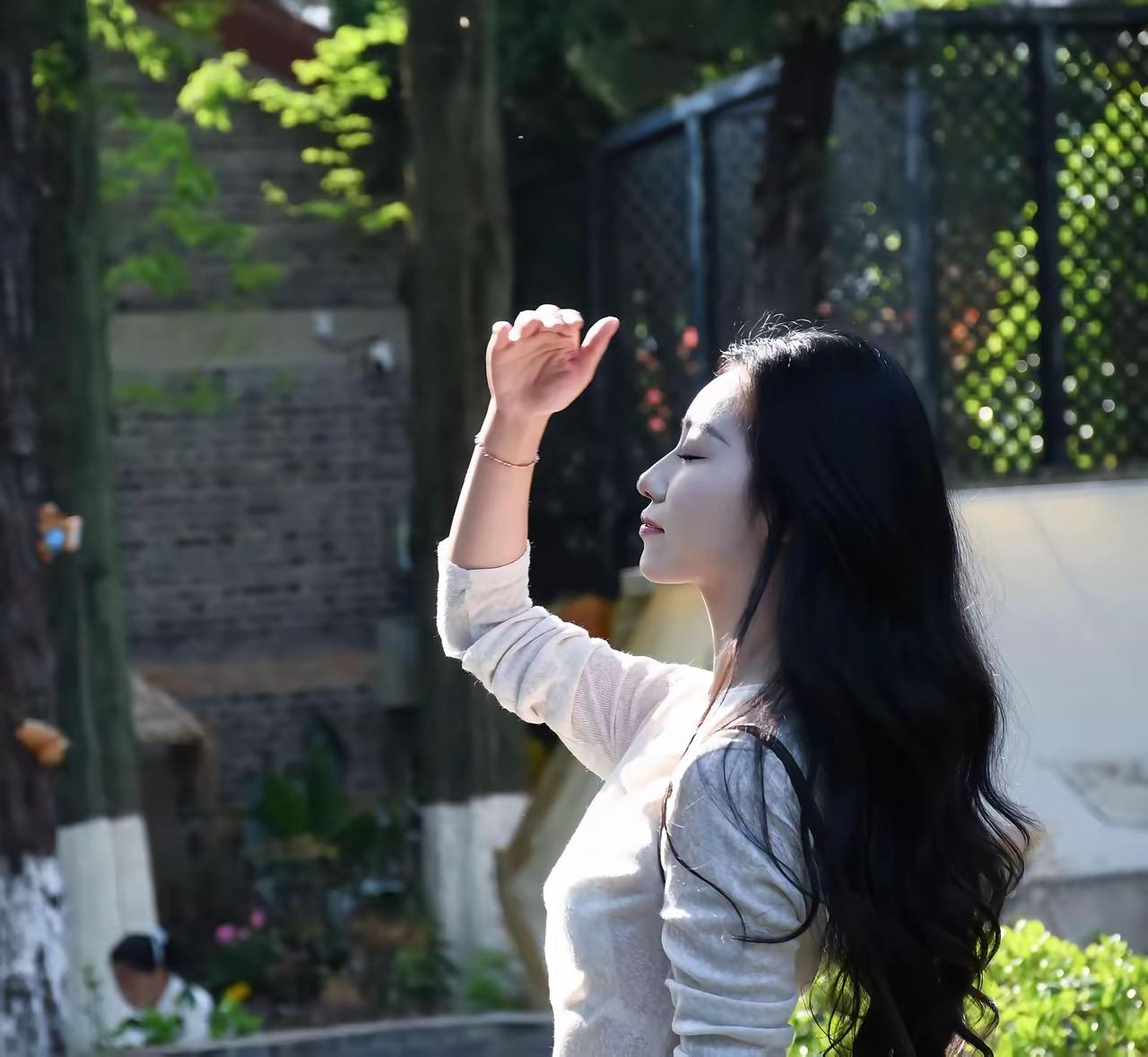 顶级摄影作品赏析，光影结合的完美典范每日搭配分享·时尚穿搭 清新脱俗的女孩子是什
