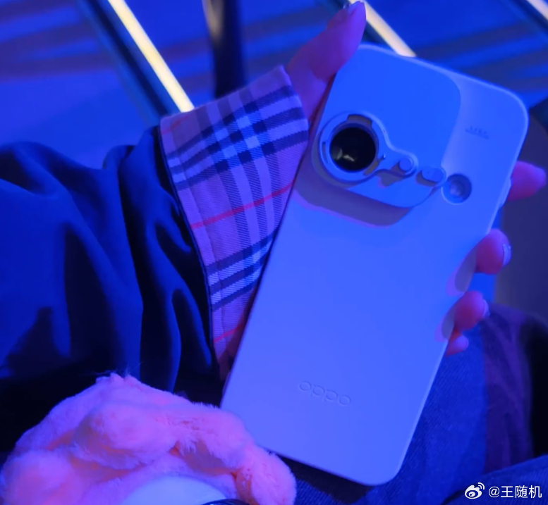 OPPO Find X9s Pro 哈苏专业增距镜“银色”外观首发，4 月 21