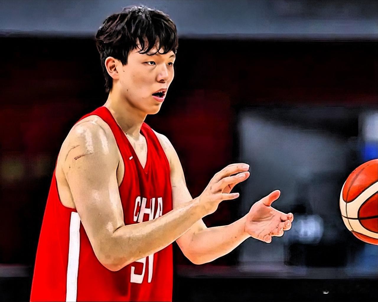 杨瀚森真是太令人失望了！半场4中1，仅得2分，一点没打出NBA球员应有的表现。