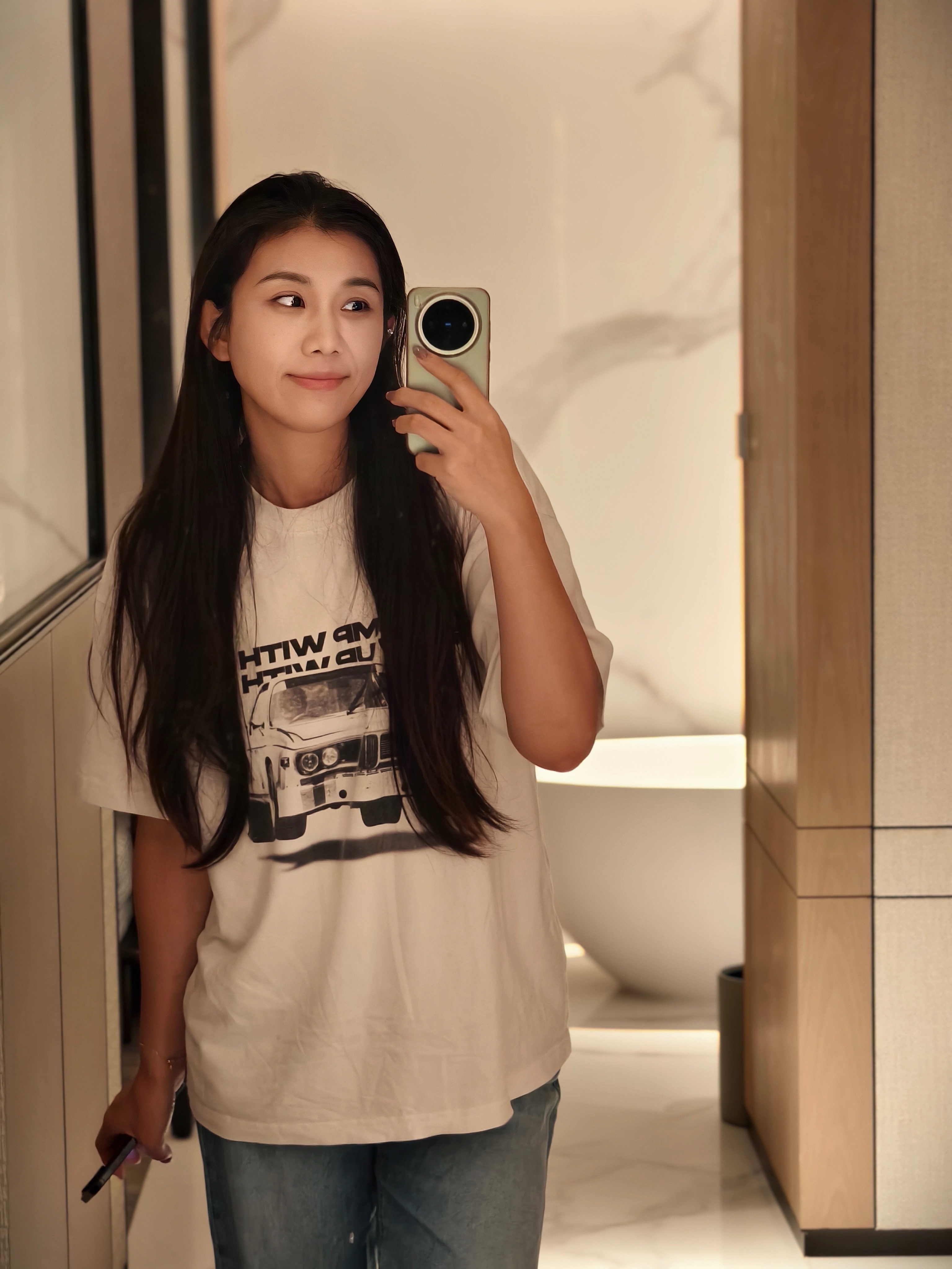 住酒店最开心的事儿莫过于有梳妆台了这代表着我不用蜷沙发上化妆不用站在洗手台化妆也