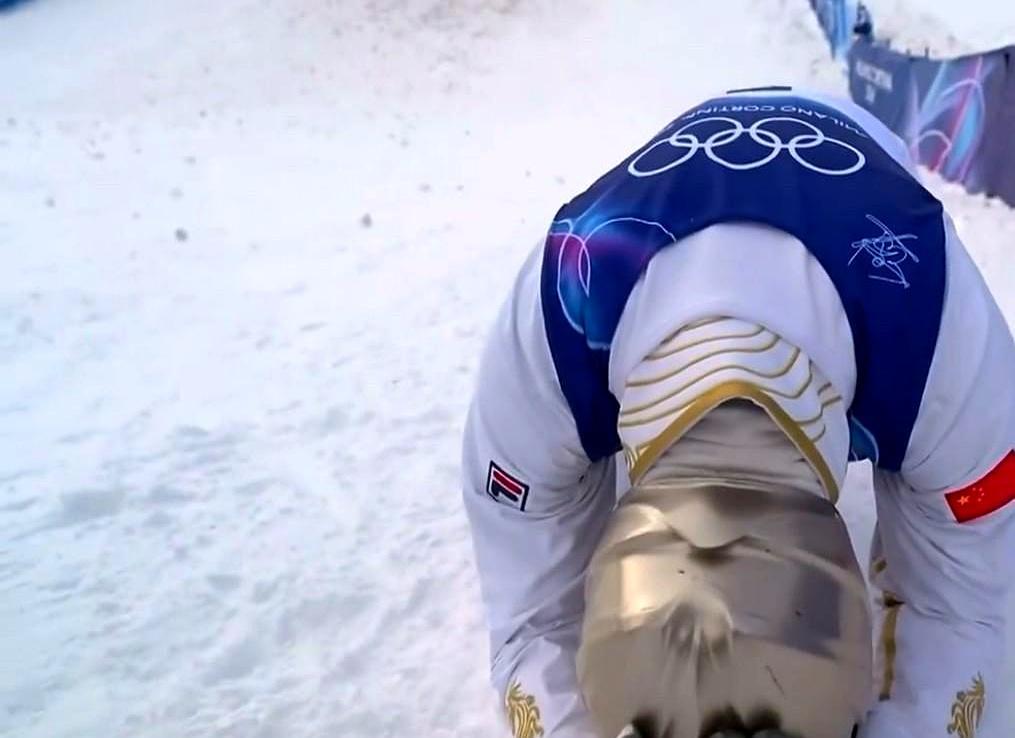 就差1.02分！瑞士冠军以为稳了，王心迪落地后直接跪地痛哭，三届奥运的憋屈全喊出