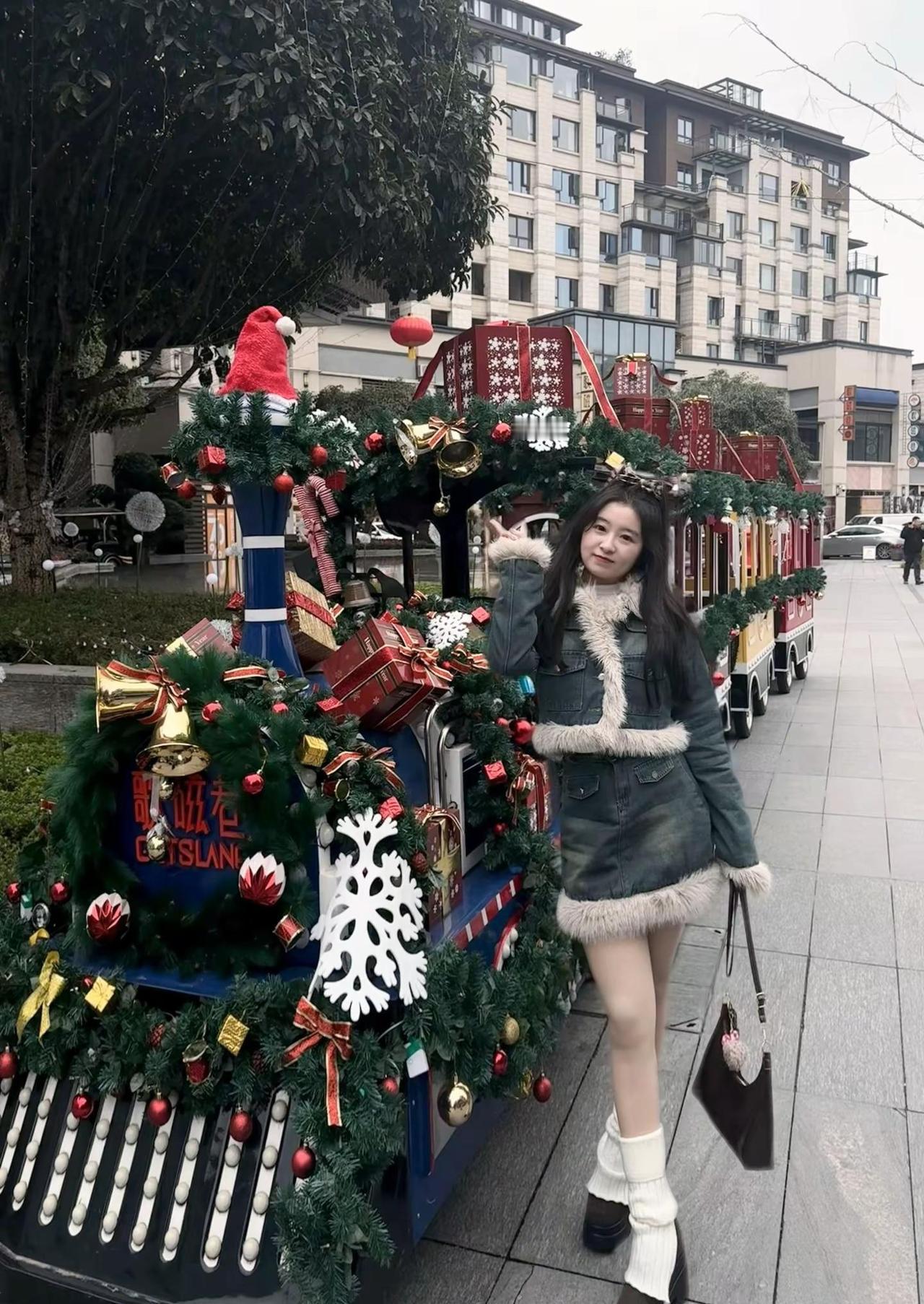 翻烂相册也要配张凌赫的歌拍照技巧 服装街拍 出街穿搭 太有创意了