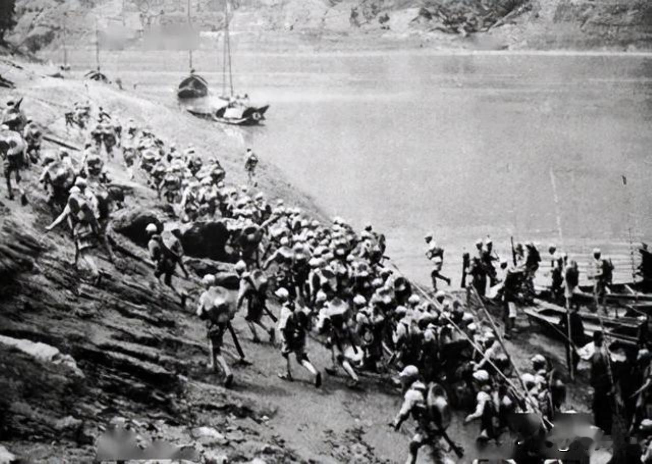 武汉保卫战，那是1938年的事，日军打过了徐州，一路往西扑，盯死了武汉。

武汉