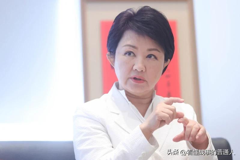 "太晚了！"卢秀燕三个字，把郑丽文的遮羞布当众扯掉了。台中霸主出手，直接点名：3