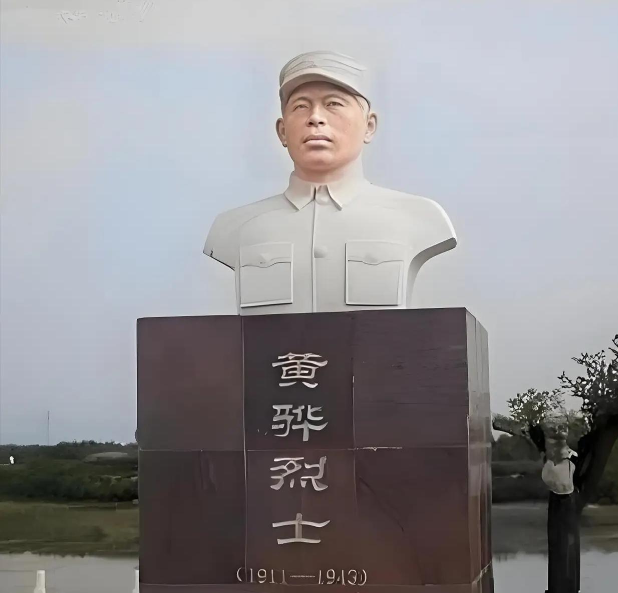 1950年，北京前门大街，肖华坐车经过时猛一拍司机：“停车！”他死死盯住一个卖烟