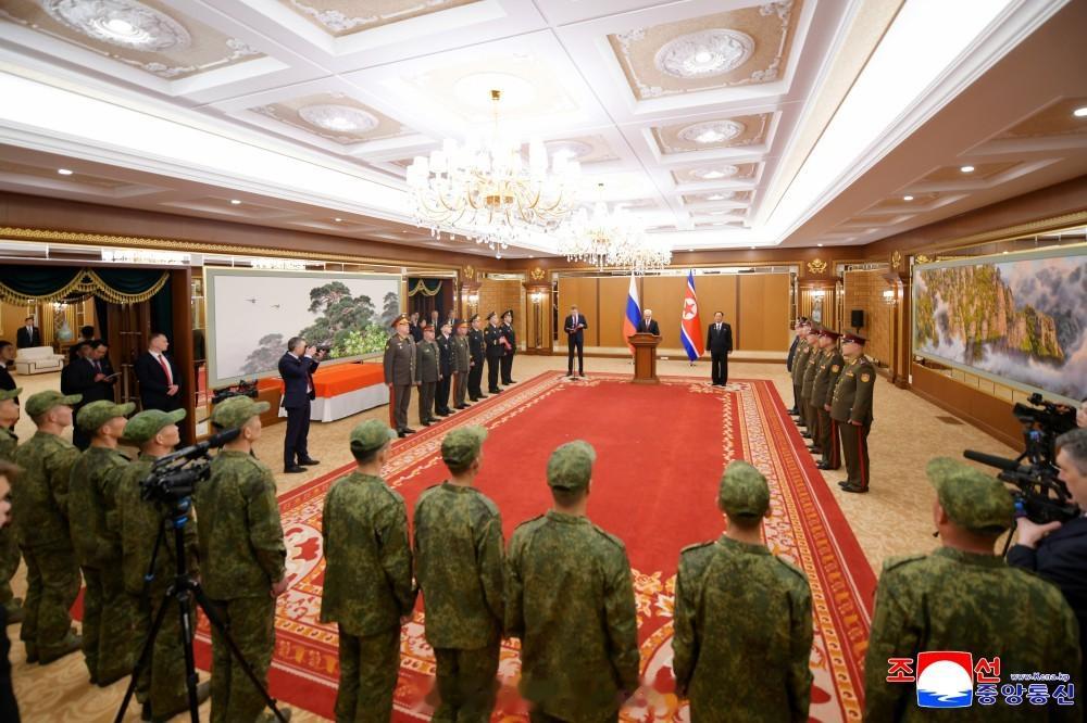 【朝鲜人民军海外作战部队指战员被授予俄罗斯联邦国家表彰】朝中社平壤４月２７日电　