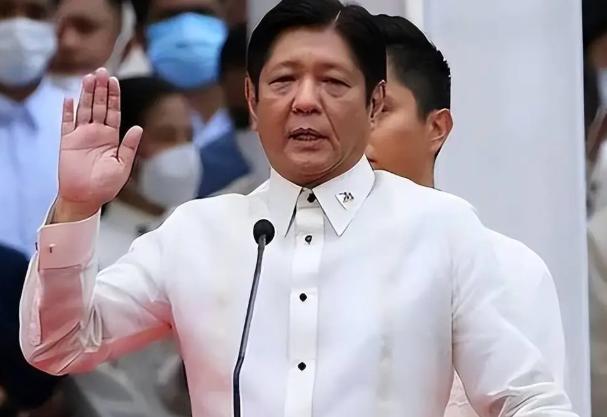 “菲律宾都不敢动，你还吹什么动日本？自家人被欺负了连声都不吭，拿什么谈统一？”—