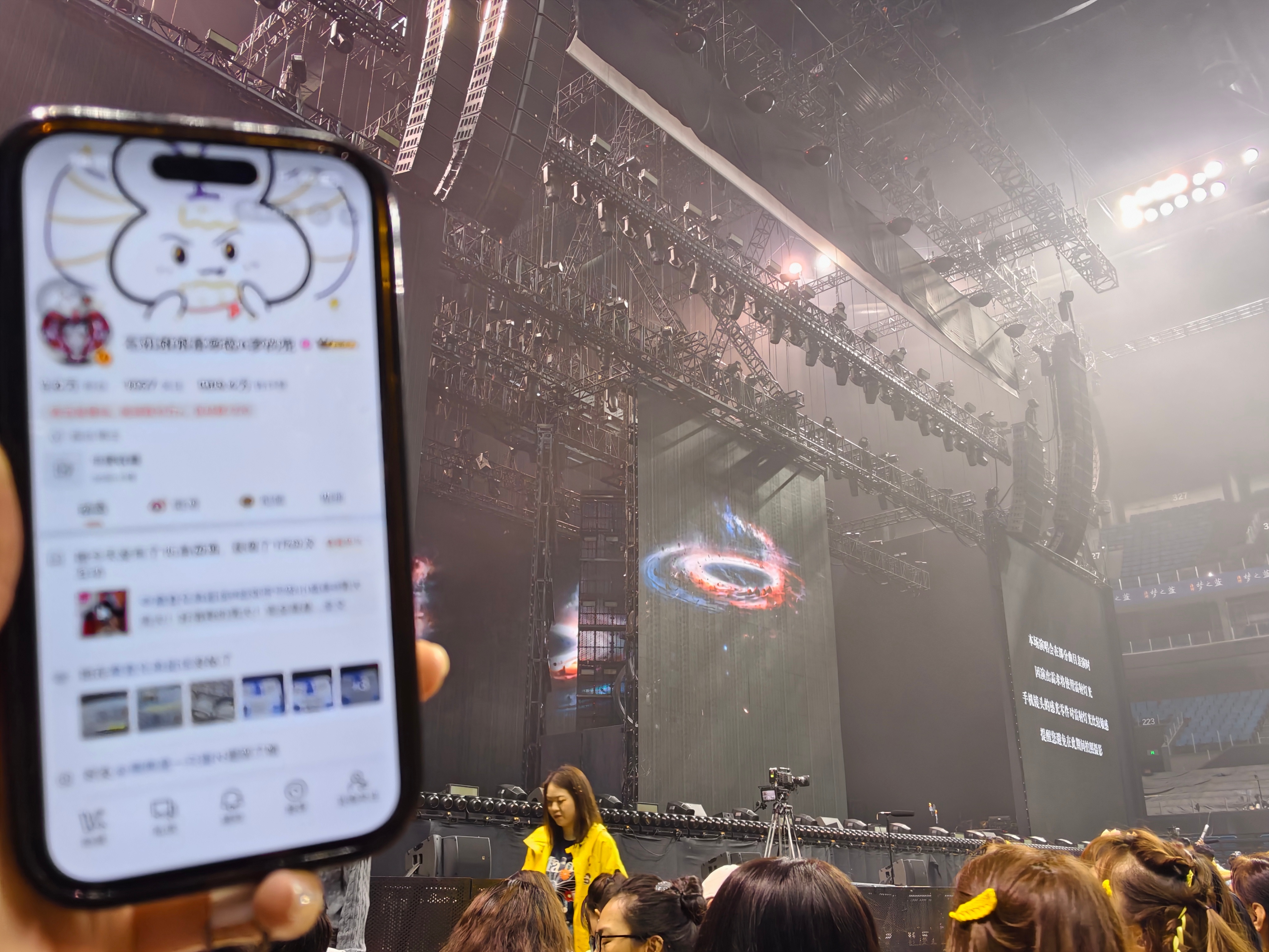 嘿嘿演唱会打卡来了！谢谢小姊妹！