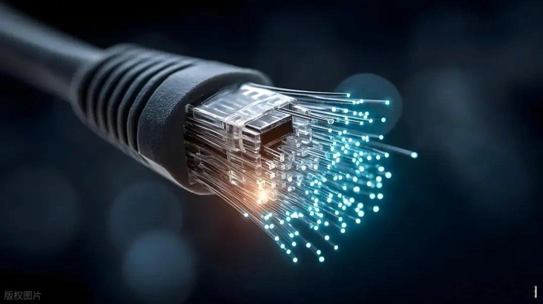 量价齐升引爆行业景气度，光纤赛道步入新一轮上行周期行业景气度显著回升国内光纤行业