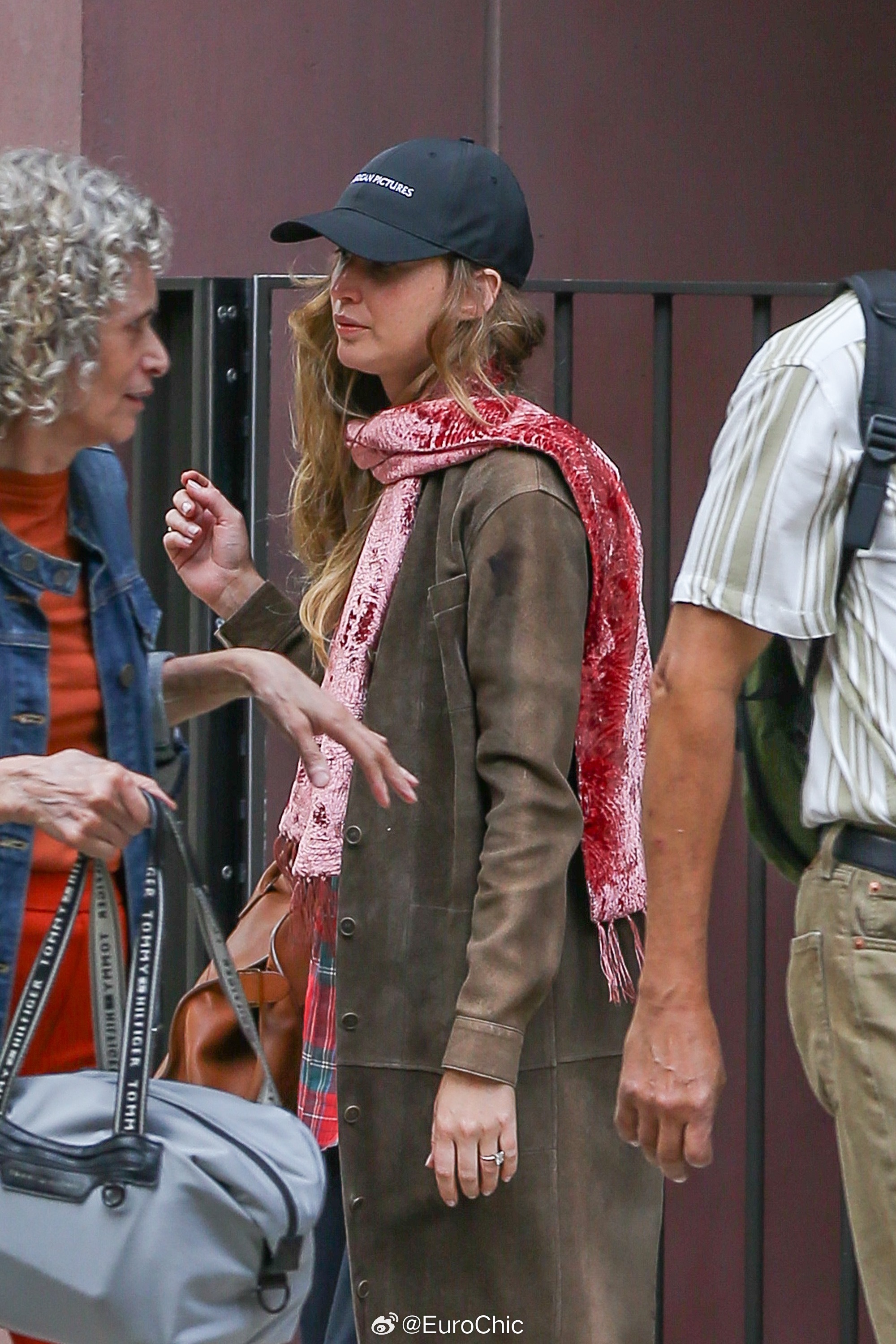 大表姐提前入秋！🍂Jennifer Lawrence 9月22日现身纽约，被拍