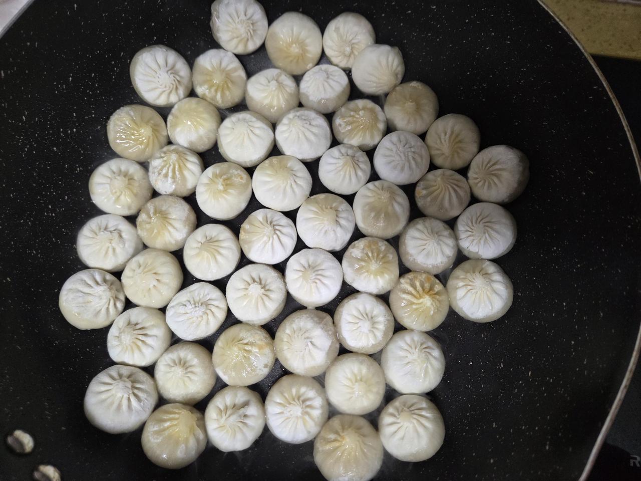 小煎包，好好吃！

前段时间网上闲逛的时候突然看到这个皇家小虎小煎包，看起来金黄