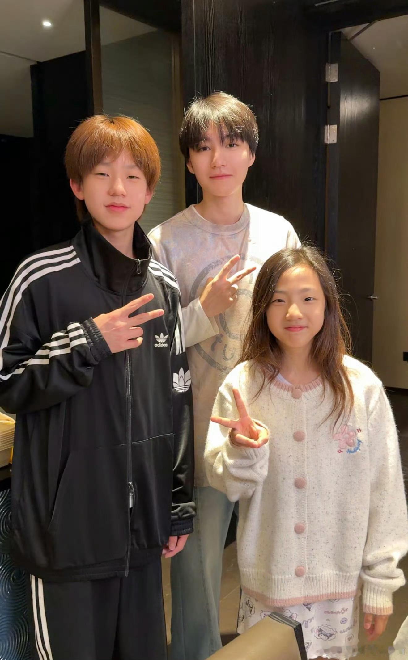 刘畊宏再晒王俊凯小泡芙合照小凯好帅，令人羡慕的小泡芙