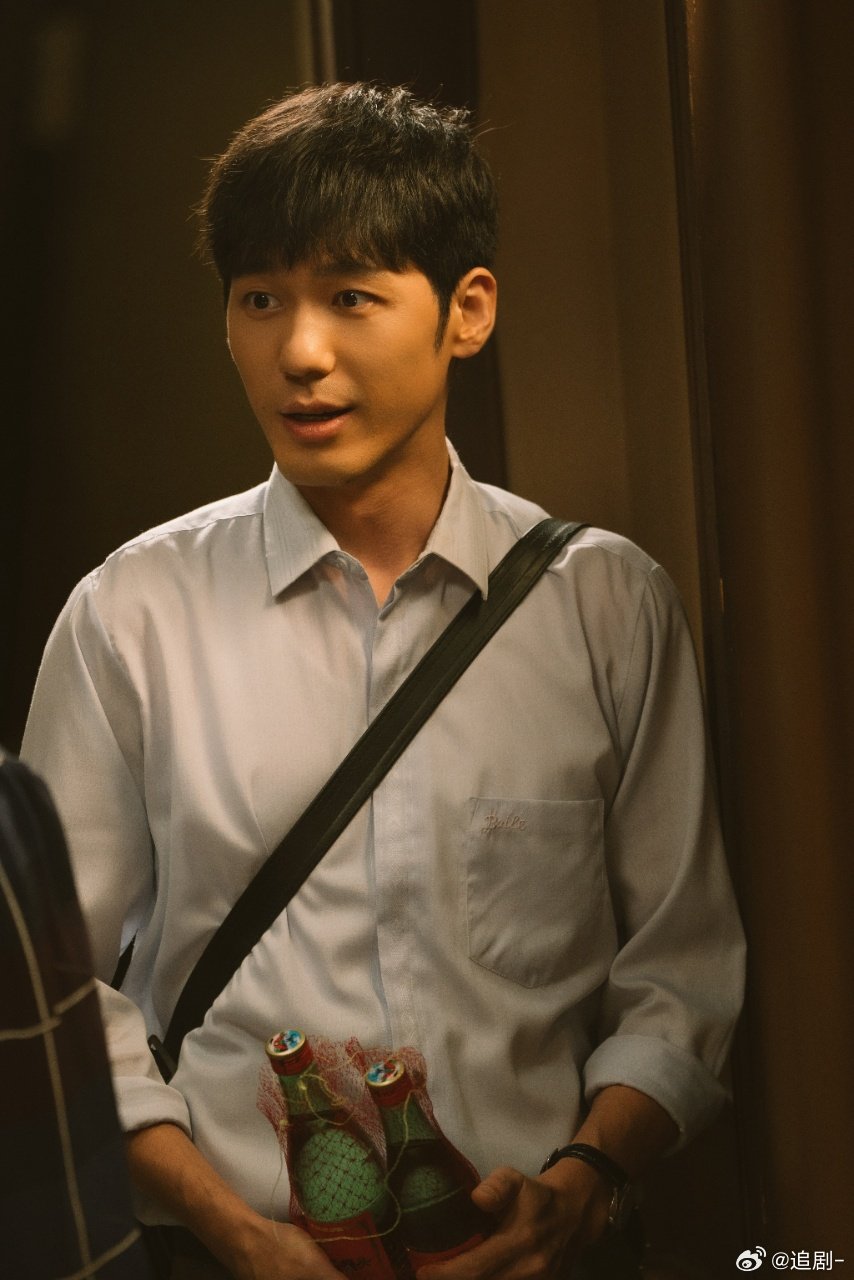 白宇演活了外地人第一次喝豆汁 不愧是白宇，一段喝豆汁的戏都能这么有层次感，搞笑又