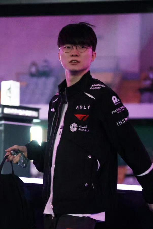 两年前不知道在哪场比赛结束后在puq发过一句话，这句话也一直适用于他。爱是不论输