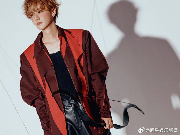 鹿晗新商务 鹿晗即将解锁新商务代言，坐等哥官宣！所以各种物料也请多多来好吗，小鹿
