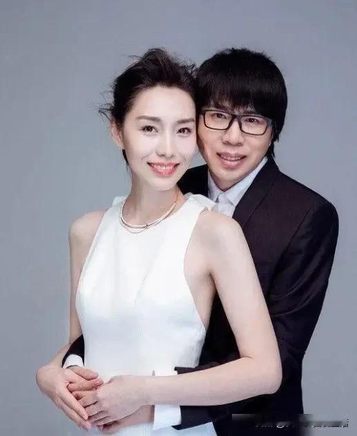 家有丑男必须娶娇妻，才能改变遗传基因。
水木年华的卢庚戌，确实长得比较难看，后来