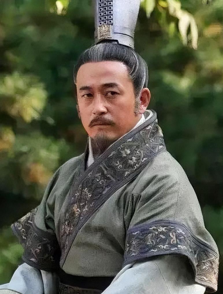 商鞅的《商君书》是统治者的必修课。驭民术的精髓是通过愚民、弱民、贫民、疲民、辱民