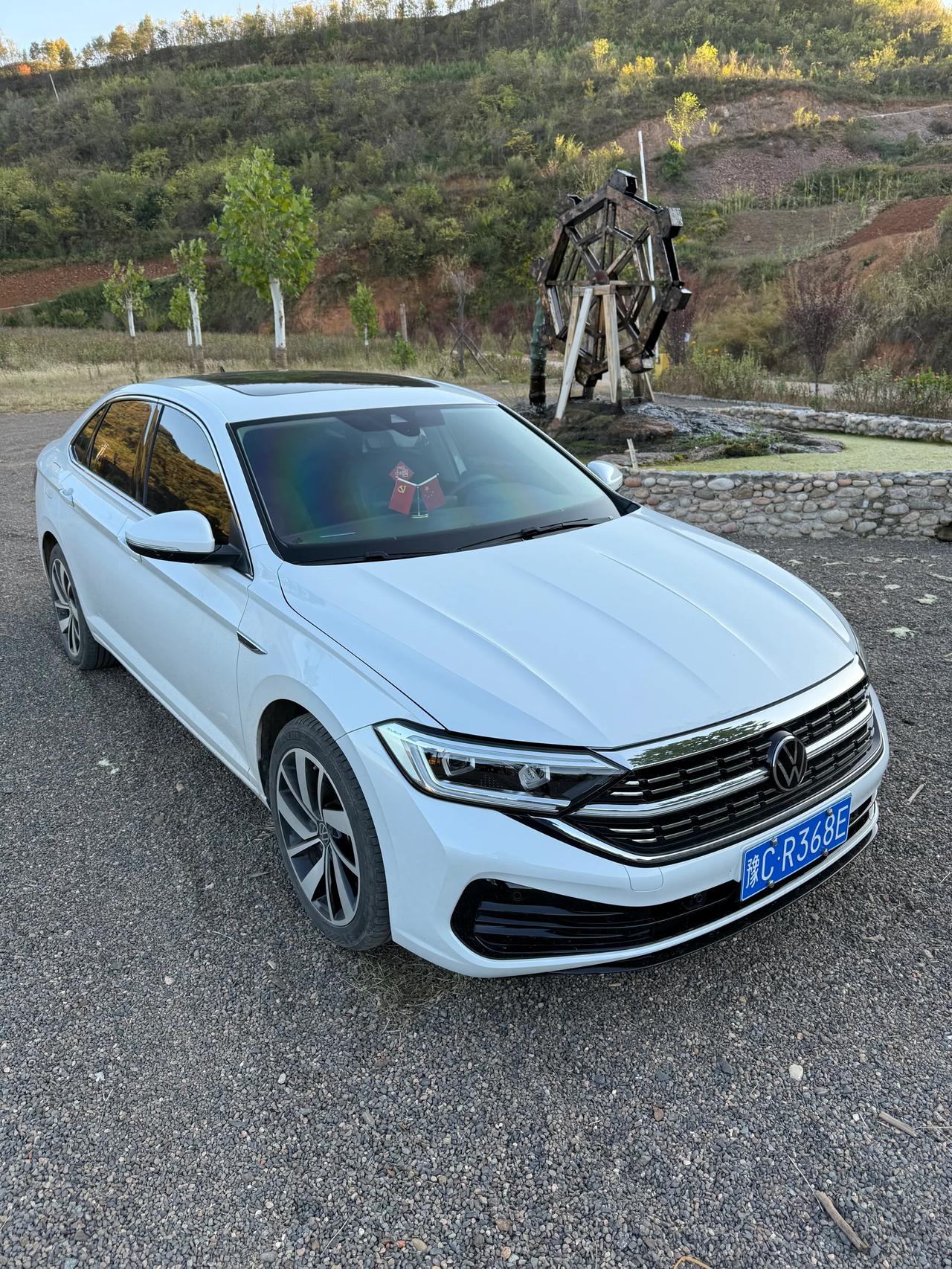 我又发神经了，一人驾车50多公里跑到一个没有人的地方，我很享受这种孤独。