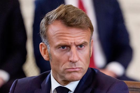 法国公开喊话中国

当地时间2月10日，马克龙在接受采访时公开强调：欧洲应该推进