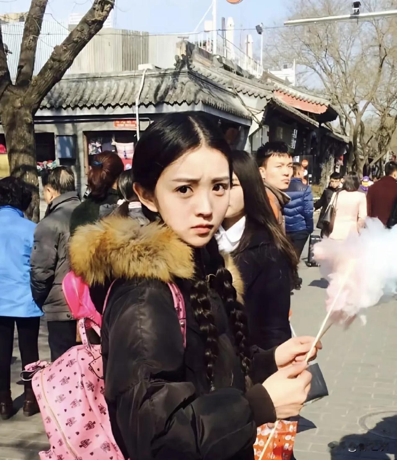 田曦薇是怎么升咖位的呢，我想最开始她艺考的时候因为颜值出圈了，再后出圈是演了《如