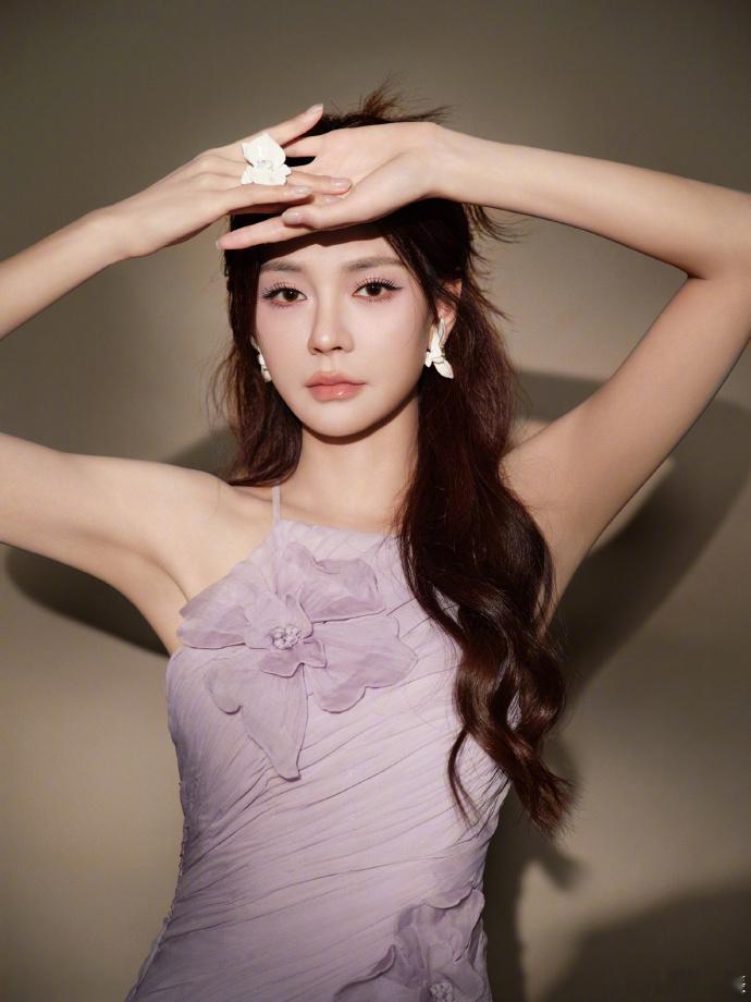 沈梦辰发图也得修两小时 沈梦辰修图两小时，这耐心和细致真不是盖的！看来对生活品质