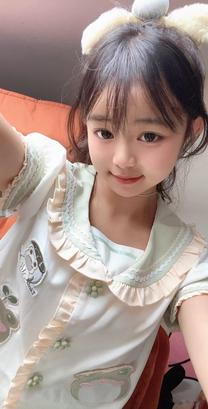 你别看我岁数小，我可什么都会，我还会读书，会写字，还会舞蹈呢！！！你喜欢哪一种气