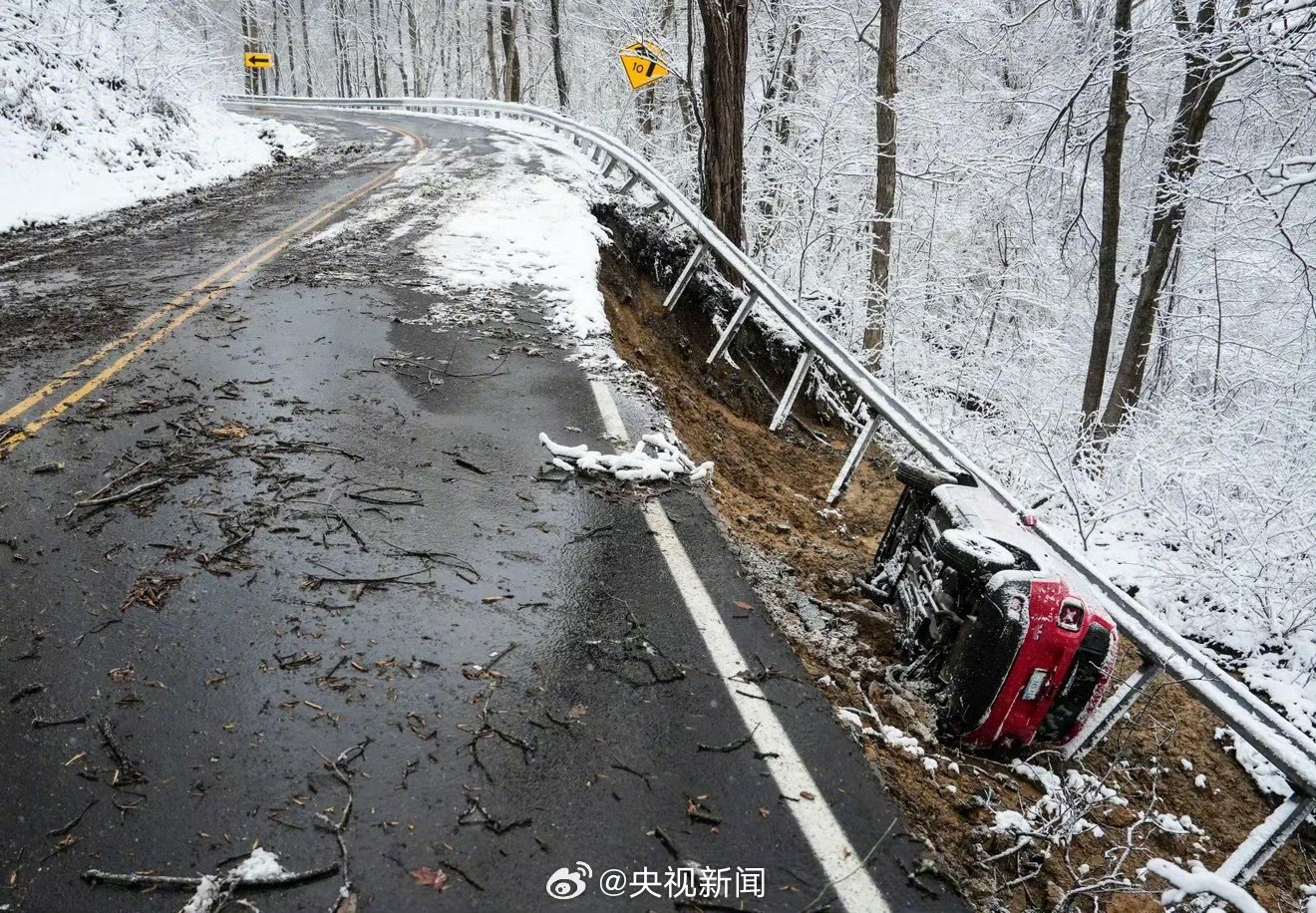 美国冬季风暴死亡升至11人 西部山火，东部风暴，冰雪两重天，水深火热的美利坚。 