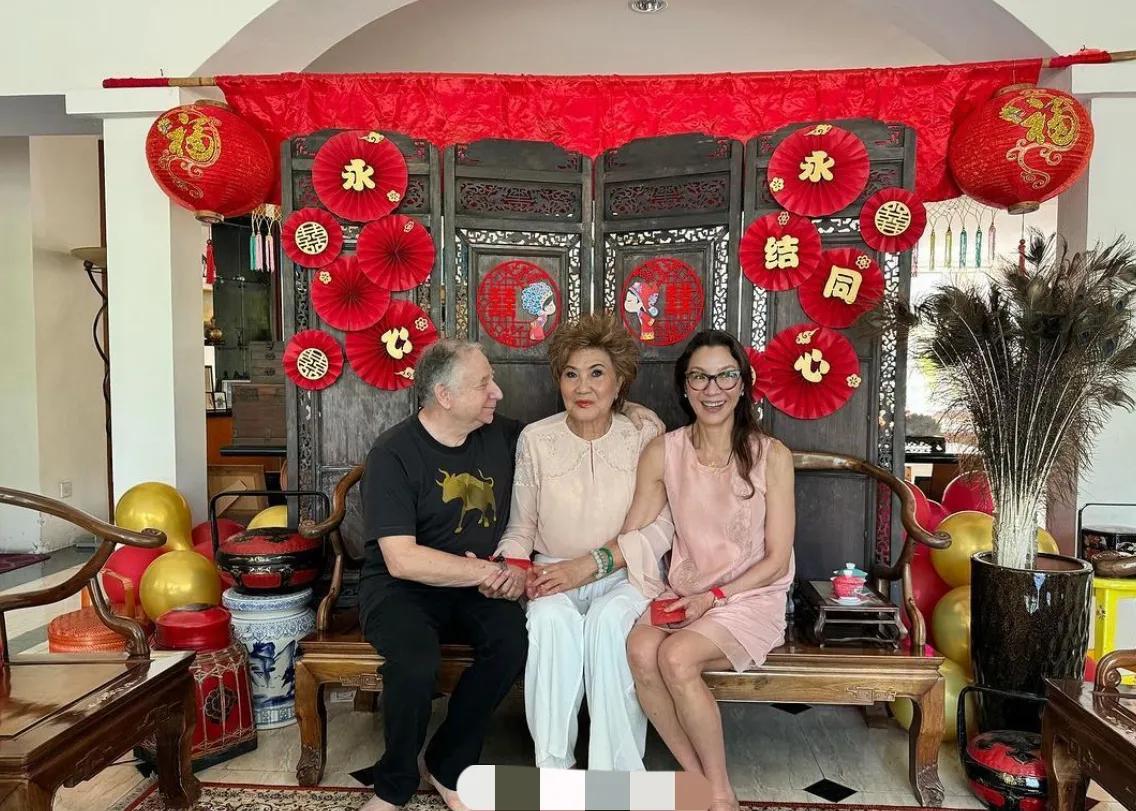 61岁杨紫琼，引发热议！

12月21日，61岁的杨紫琼罕见在社交平台高调晒出一