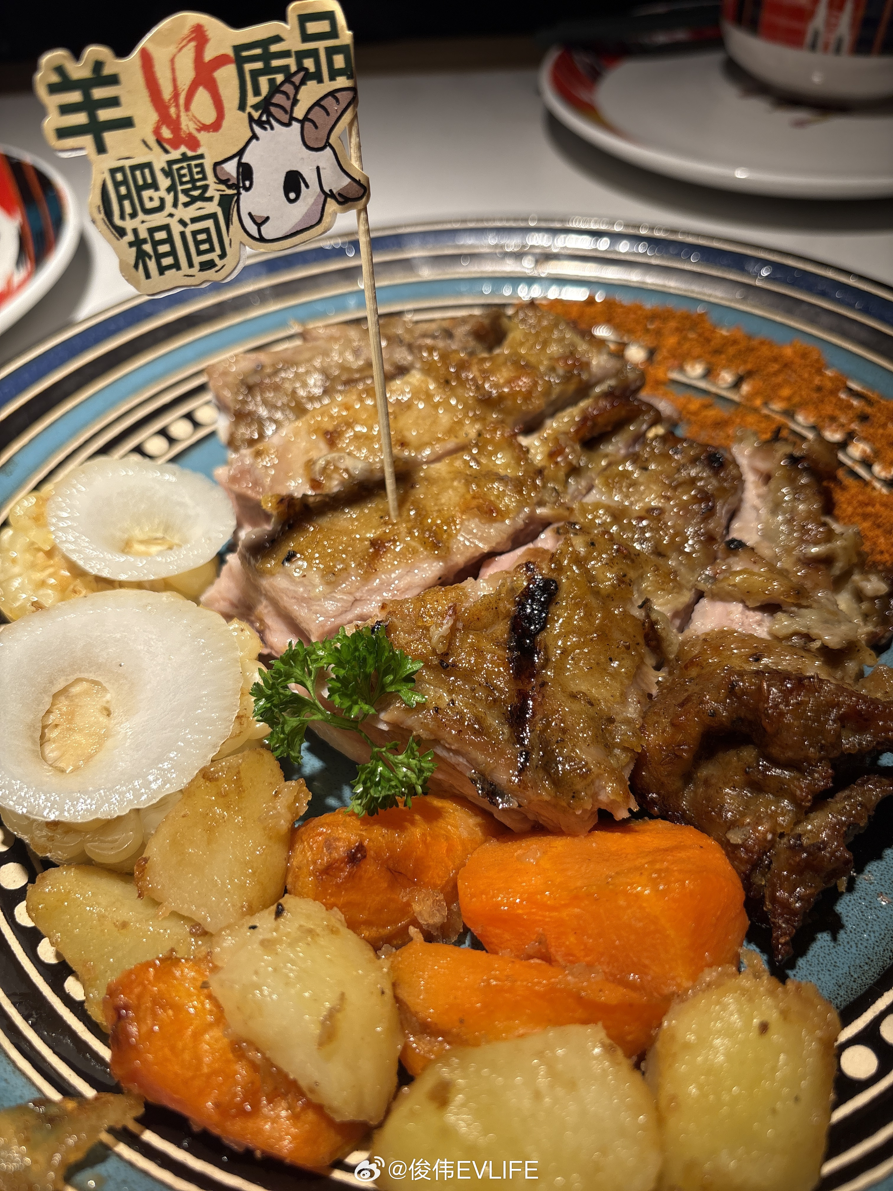 避雷塔哈尔等了40分钟的烤羊排一点都不好吃端上来还是温的 