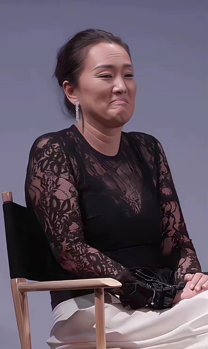 弟一眼看真是有点张导的影子，网友看的真准，你有这感觉吗？