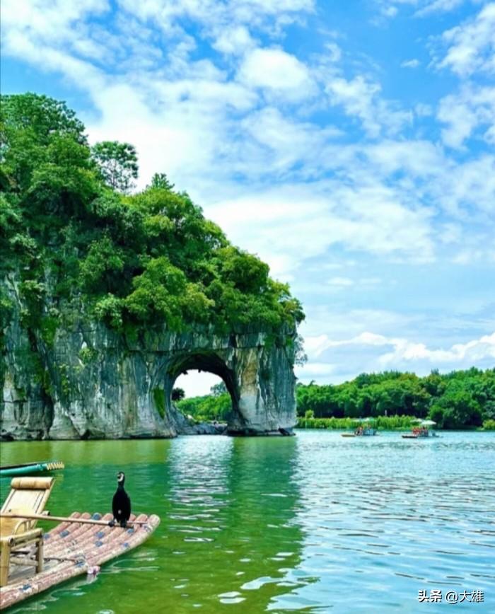 广西最让人念念不忘的，是山水、美食与民族风情，每一样都声名远扬，成为广西的亮眼名