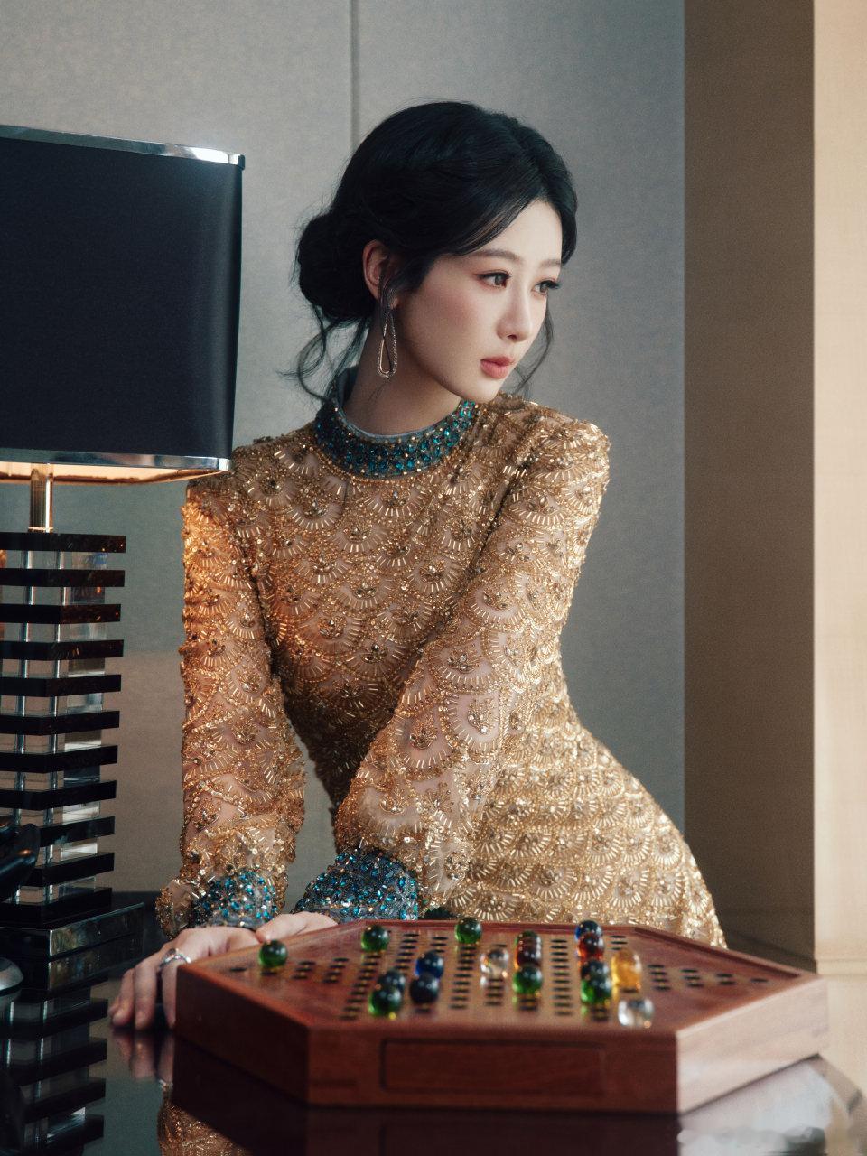 杨紫yz 杨紫董竹君  yz 杨紫玉兰花开君再来想和你坐在晚风里，和你碎碎念时光