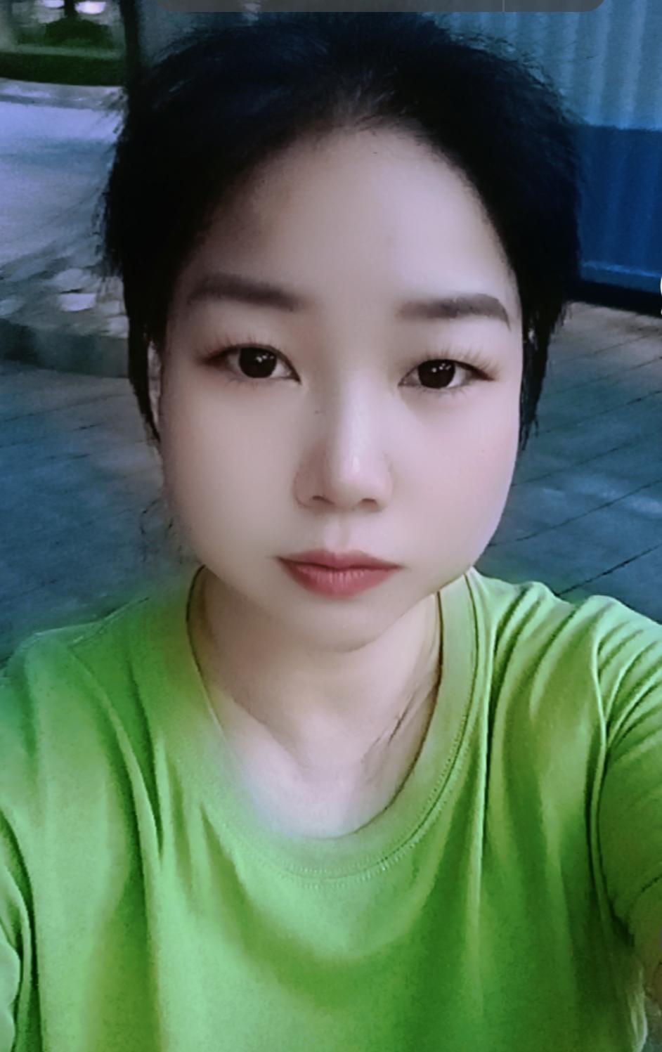 今天无精打采，感冒了好难受啊！根本就没有心情上班了。鼻水流个不停。说话的声音都嘶