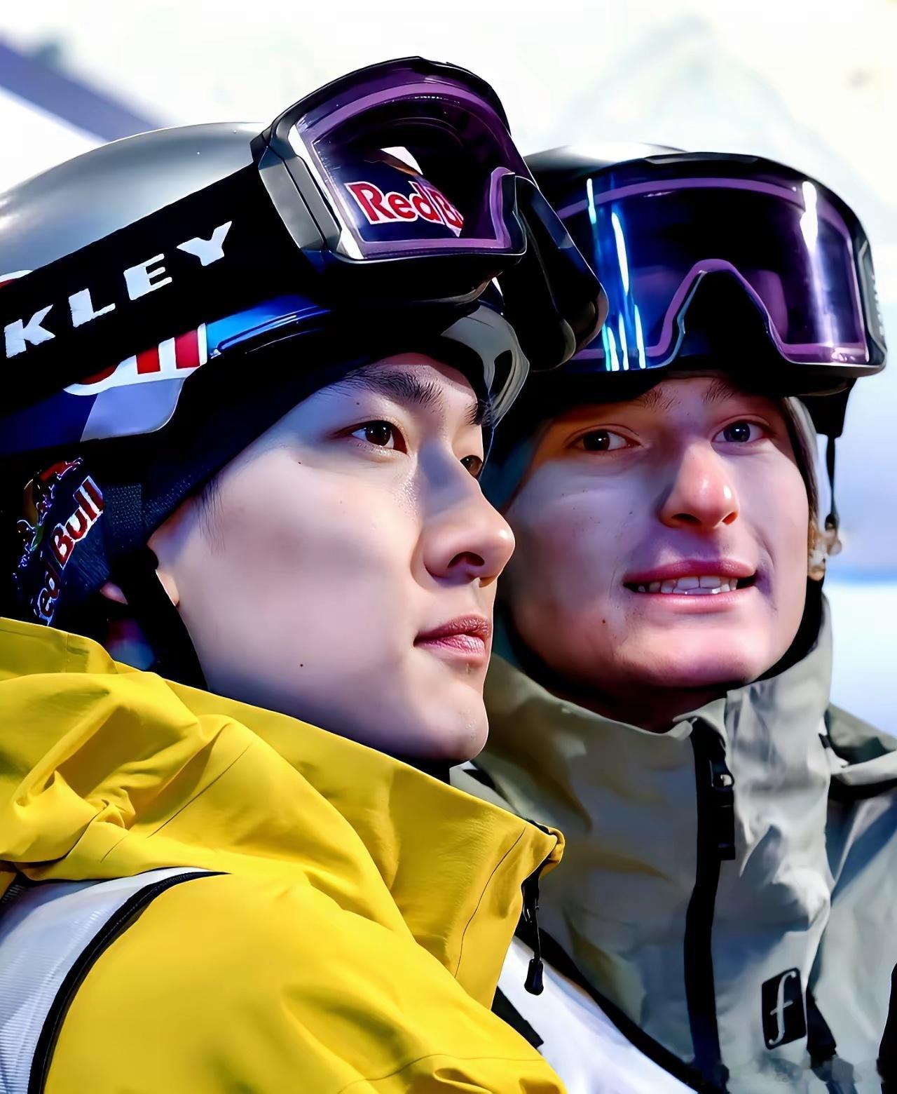 苏翊鸣身上有种玄学，他日本教练亲口说的，只要这小子一上场，逆风都能瞬间停住。你都