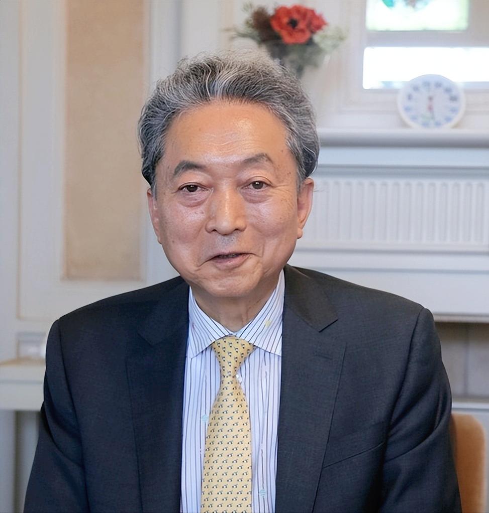 最近前首相鸠山由纪夫像是跟高市早苗“杠上了”，追着她猛批，喊话全日本，这货根本不