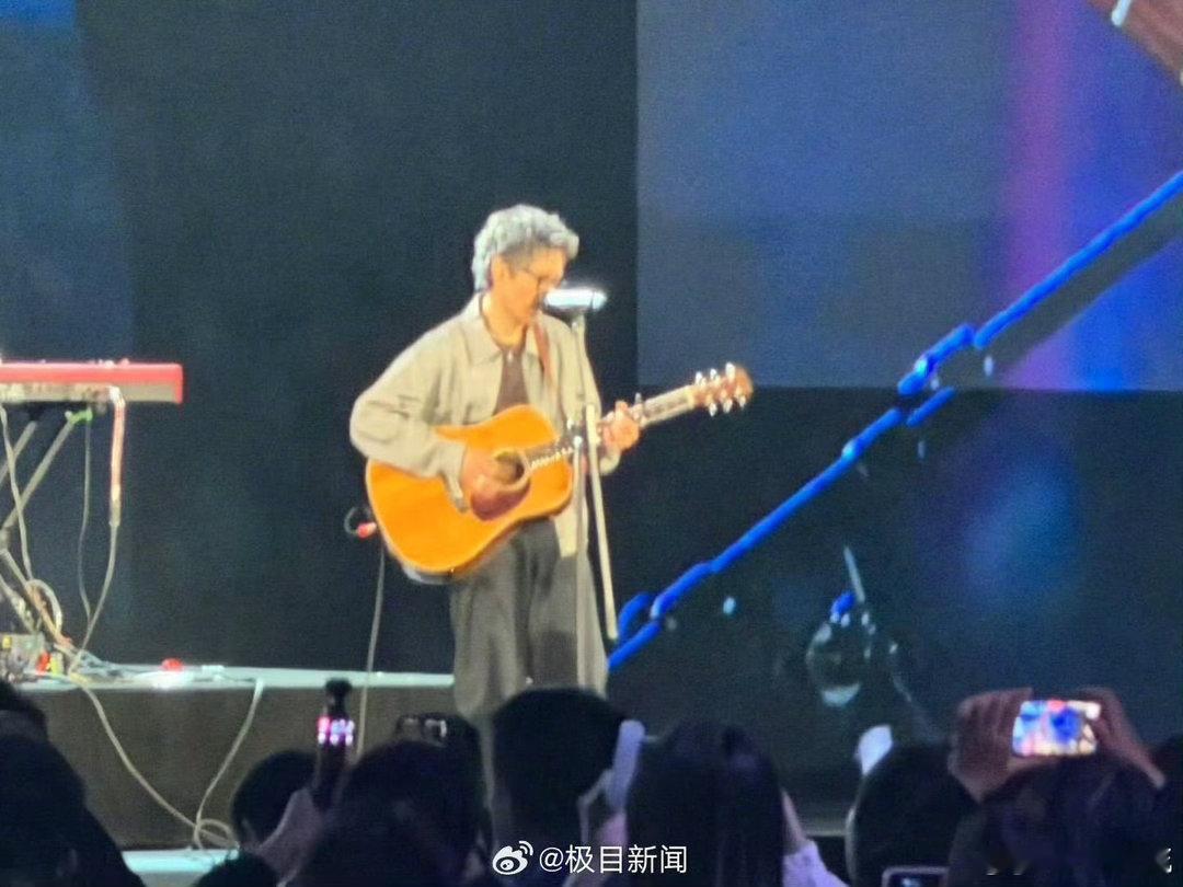 原来芯片发布会可以这么浪漫将硬核芯片与星空诗意相融，用温柔叙事讲述科技力量。方寸