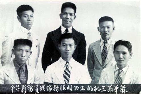这事儿得从“下南洋”说起。

晚清那会儿，闽粤沿海“人稠地狭，田园不足于耕，望海